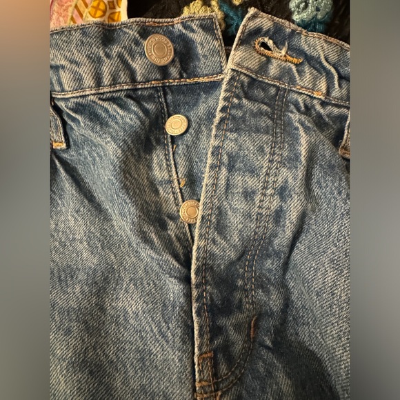 We the Free Distressed Jeans great fit. The distressing is on point Sz 26 - Picture 3 of 8